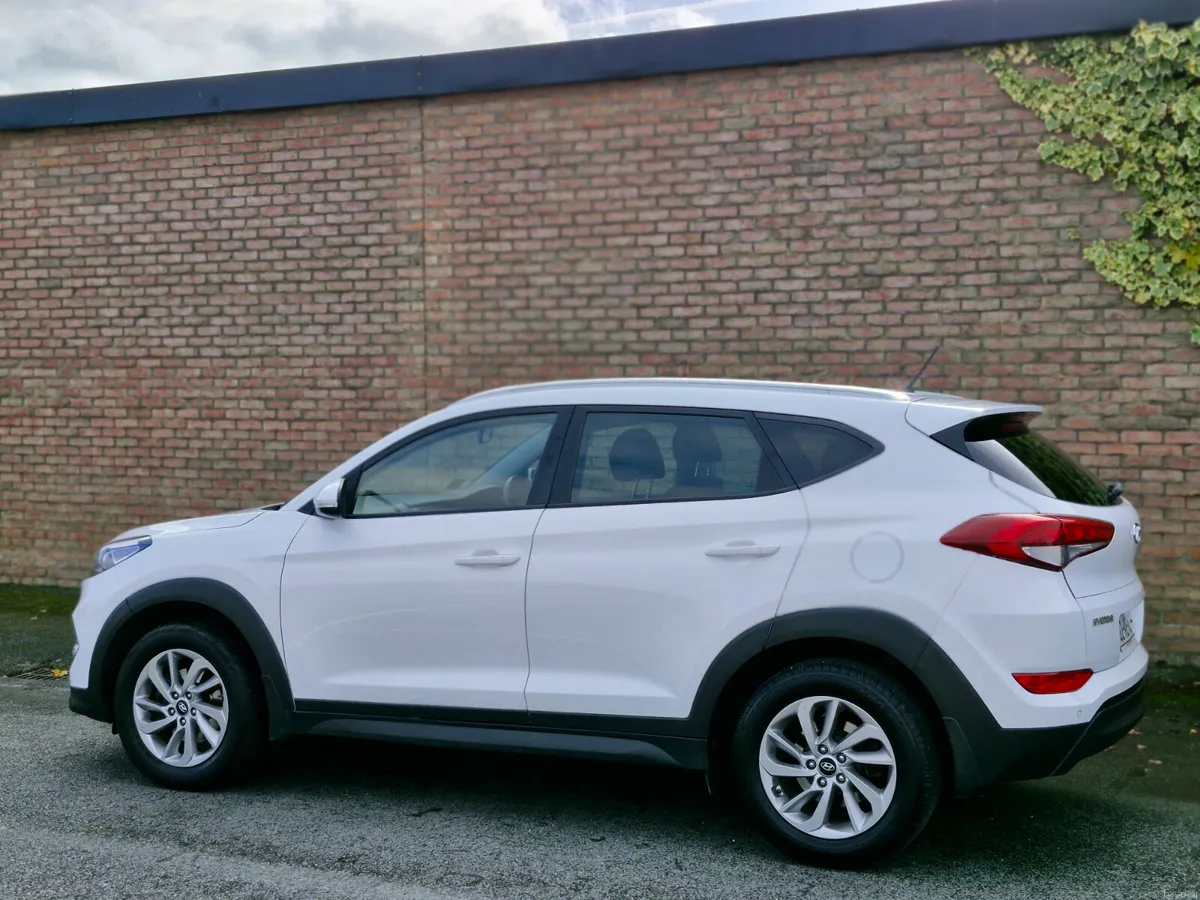 Hyundai Tucson LOW KMS - Image 3