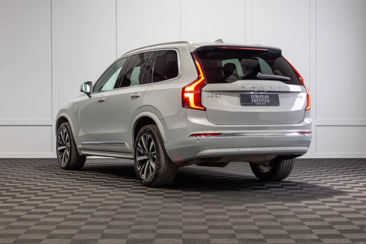 252 Volvo XC90 Core T8 7 Seater - Image 4