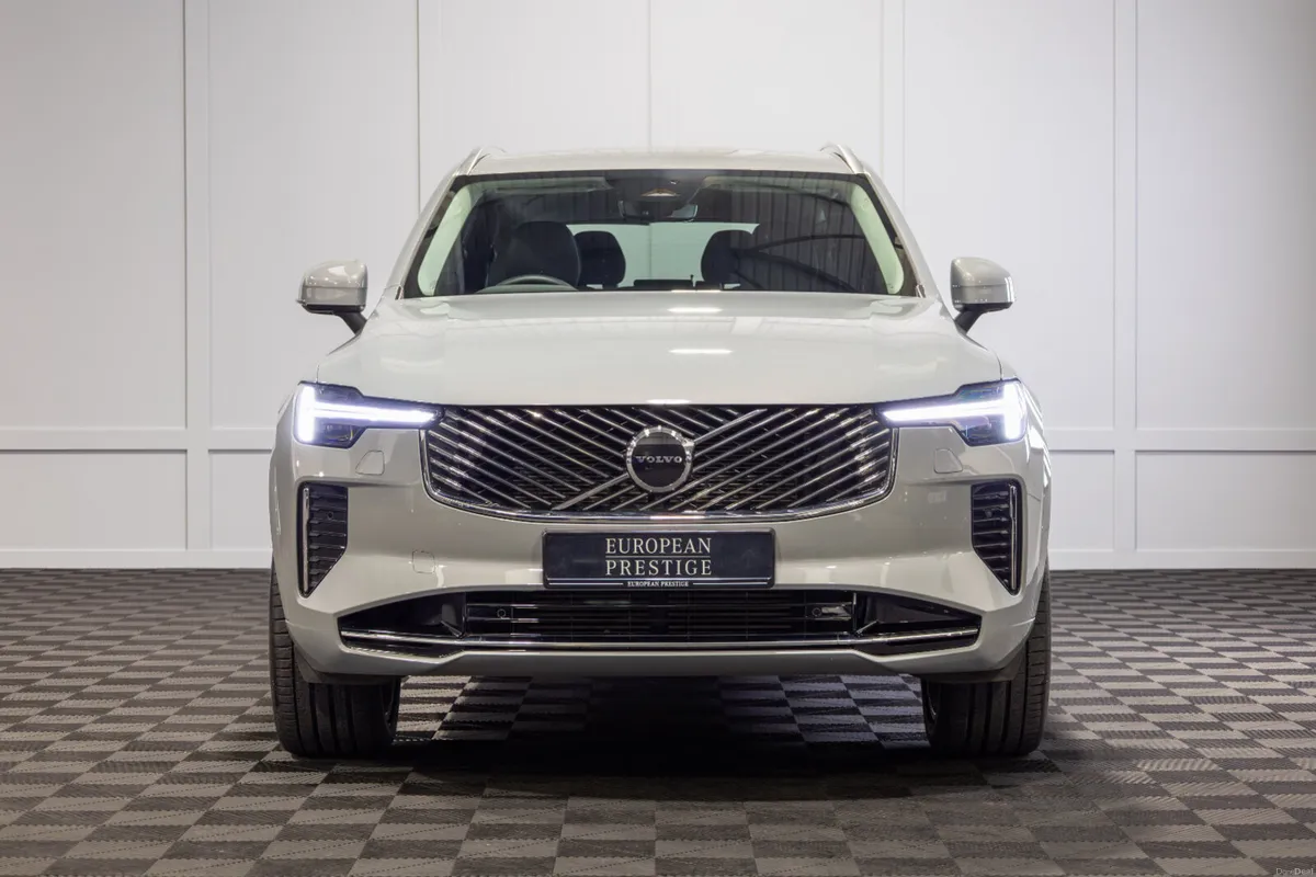 252 Volvo XC90 Core T8 7 Seater - Image 2