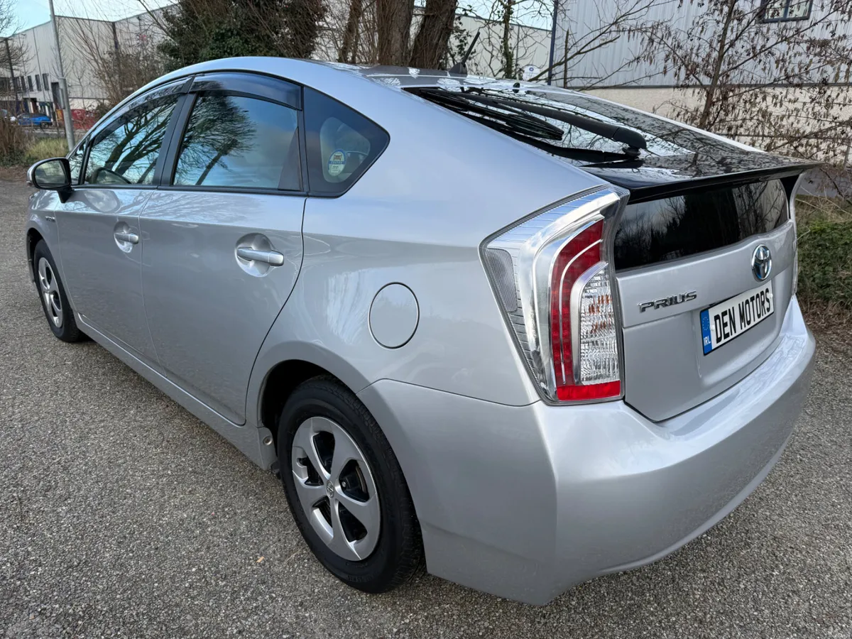 Toyota Prius G-model! 66700km!!! - Image 4