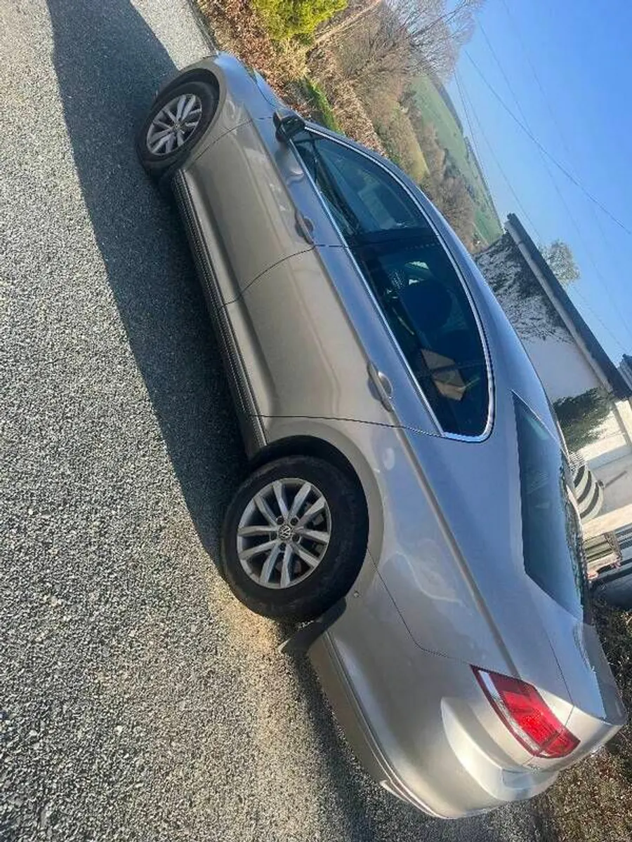 2016 Volkswagen Passat - Image 2