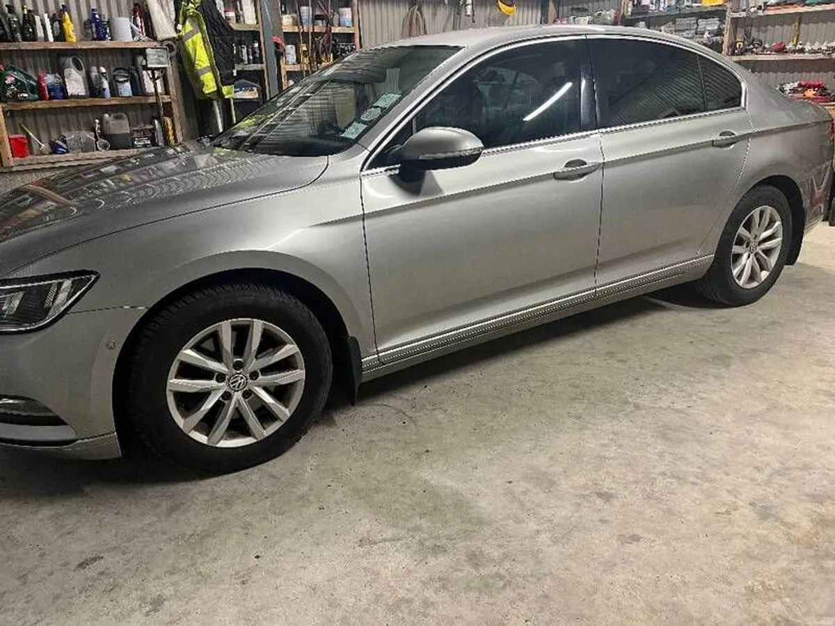 2016 Volkswagen Passat - Image 4