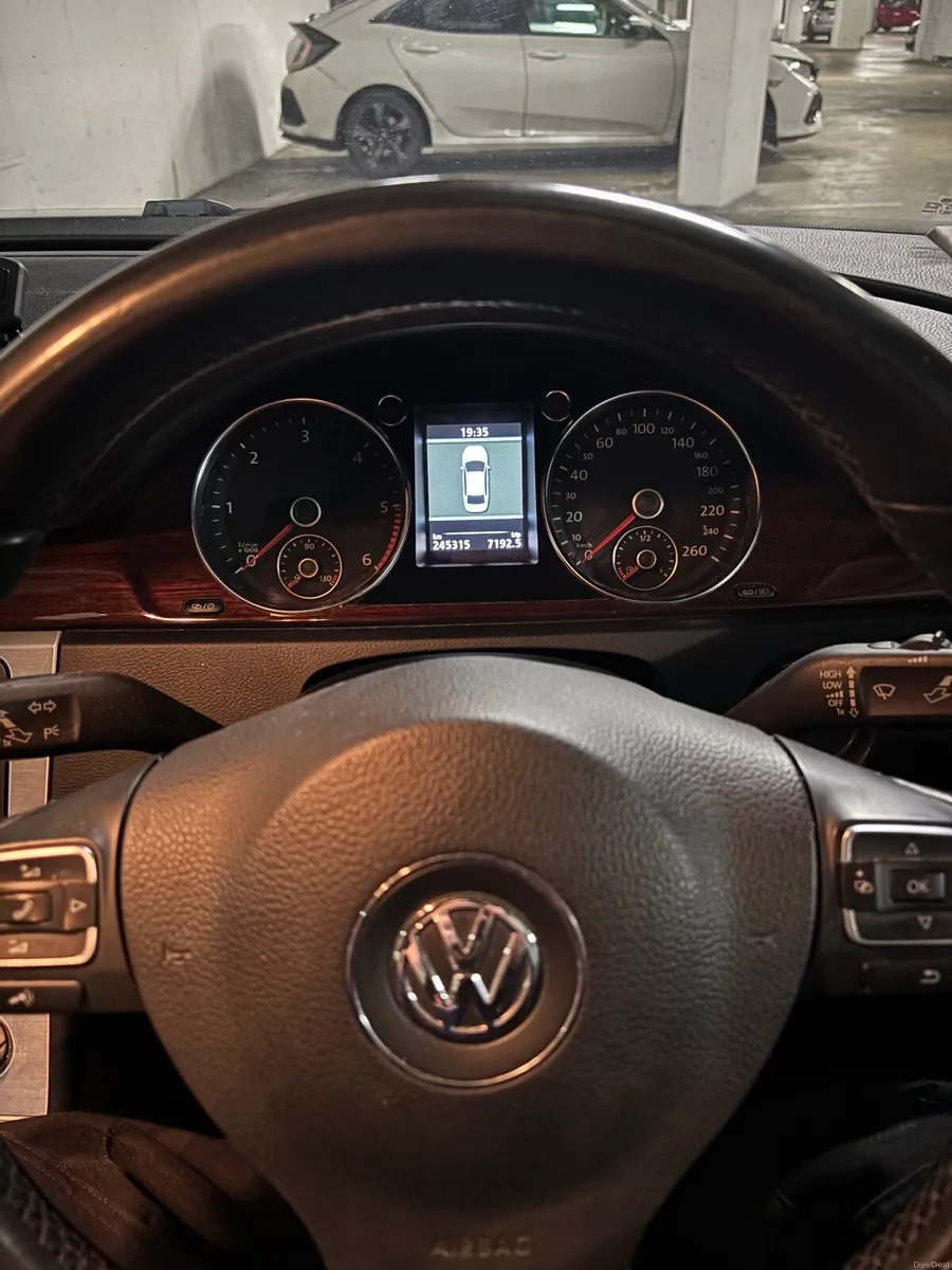 Volkswagen Passat 2014 - Image 2