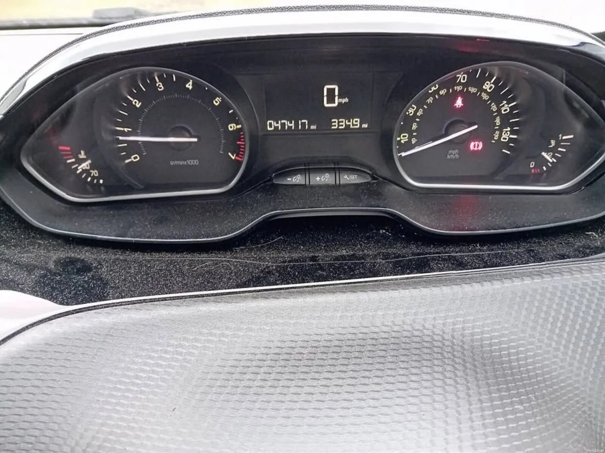 Peugeot 208 Signature - 1.2 PureTech - 2019 - Image 4