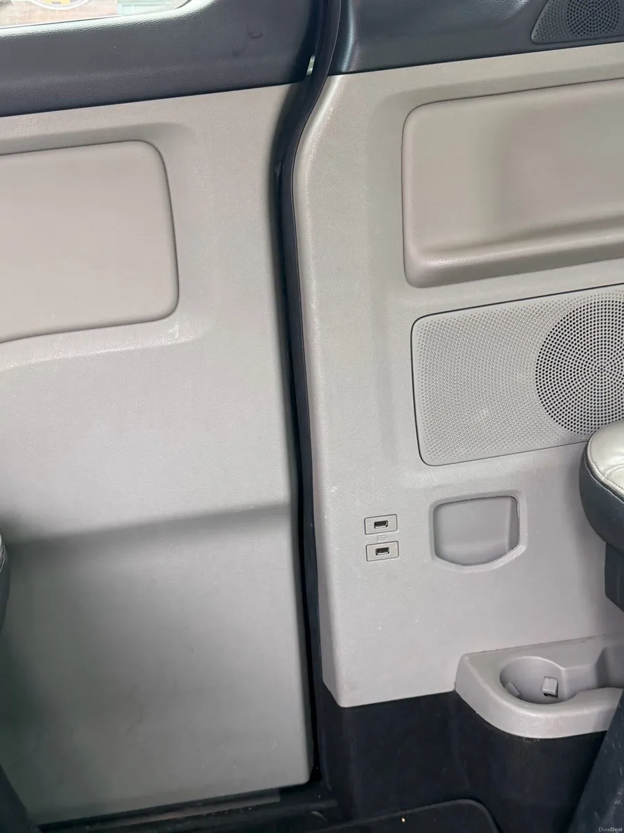 Taxi for sale 8 seater - Image 4