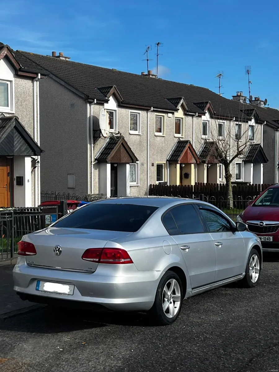 Volkswagen Passat 2012 - Image 1