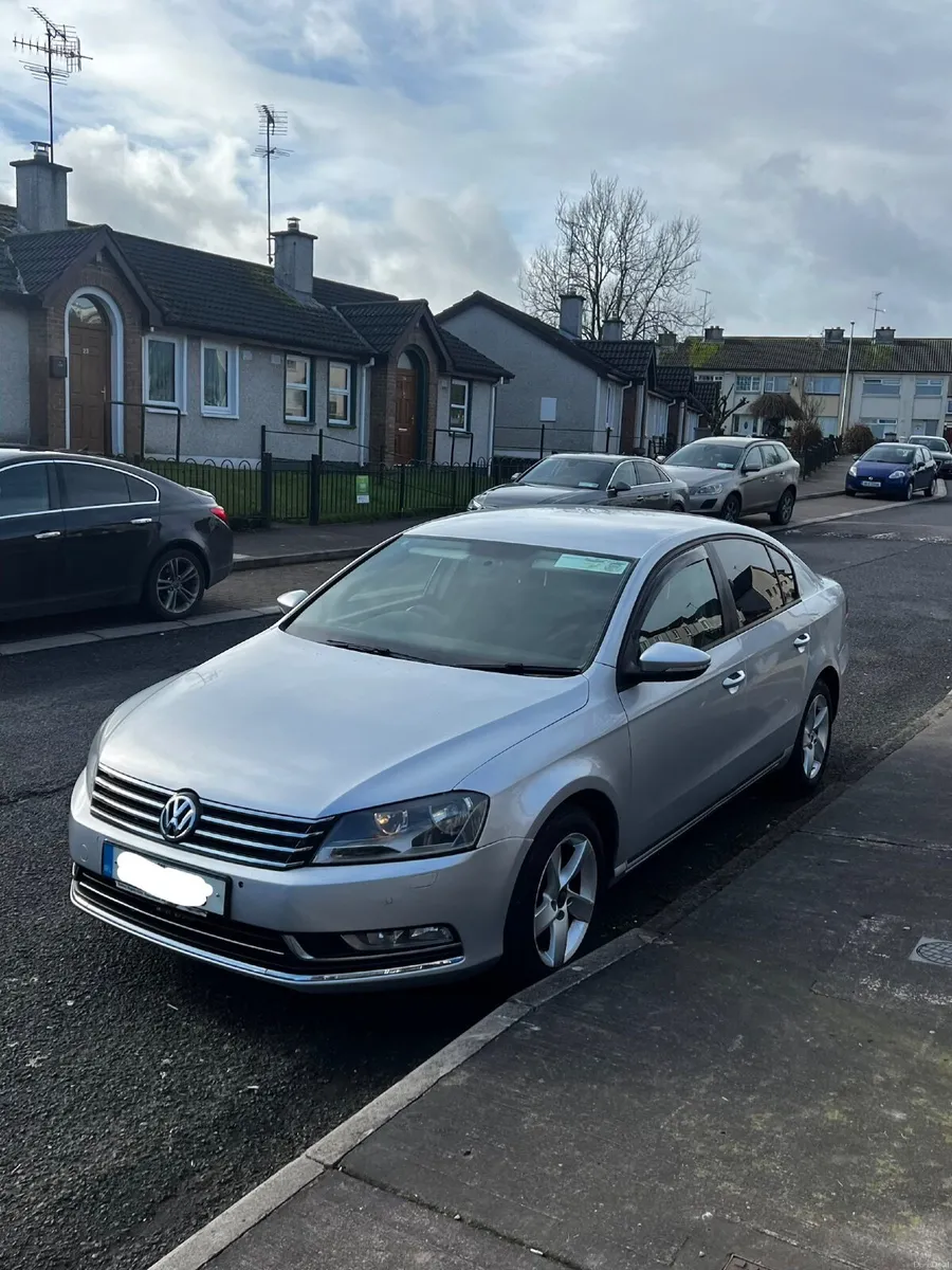 Volkswagen Passat 2012 - Image 2