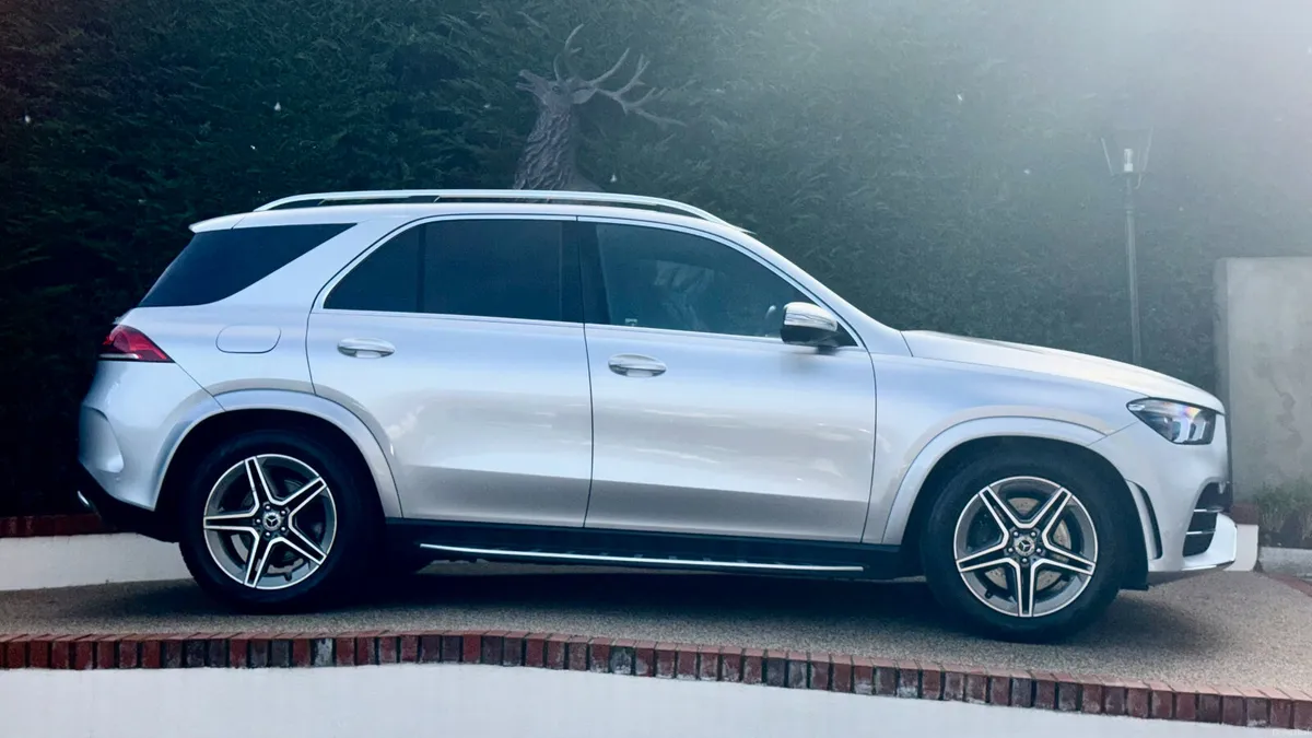 Mercedes-Benz GLE 300D AMG EXTERIOR 4 MATIC - Image 3