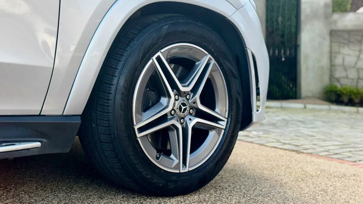 Mercedes-Benz GLE 300D AMG EXTERIOR 4 MATIC - Image 4