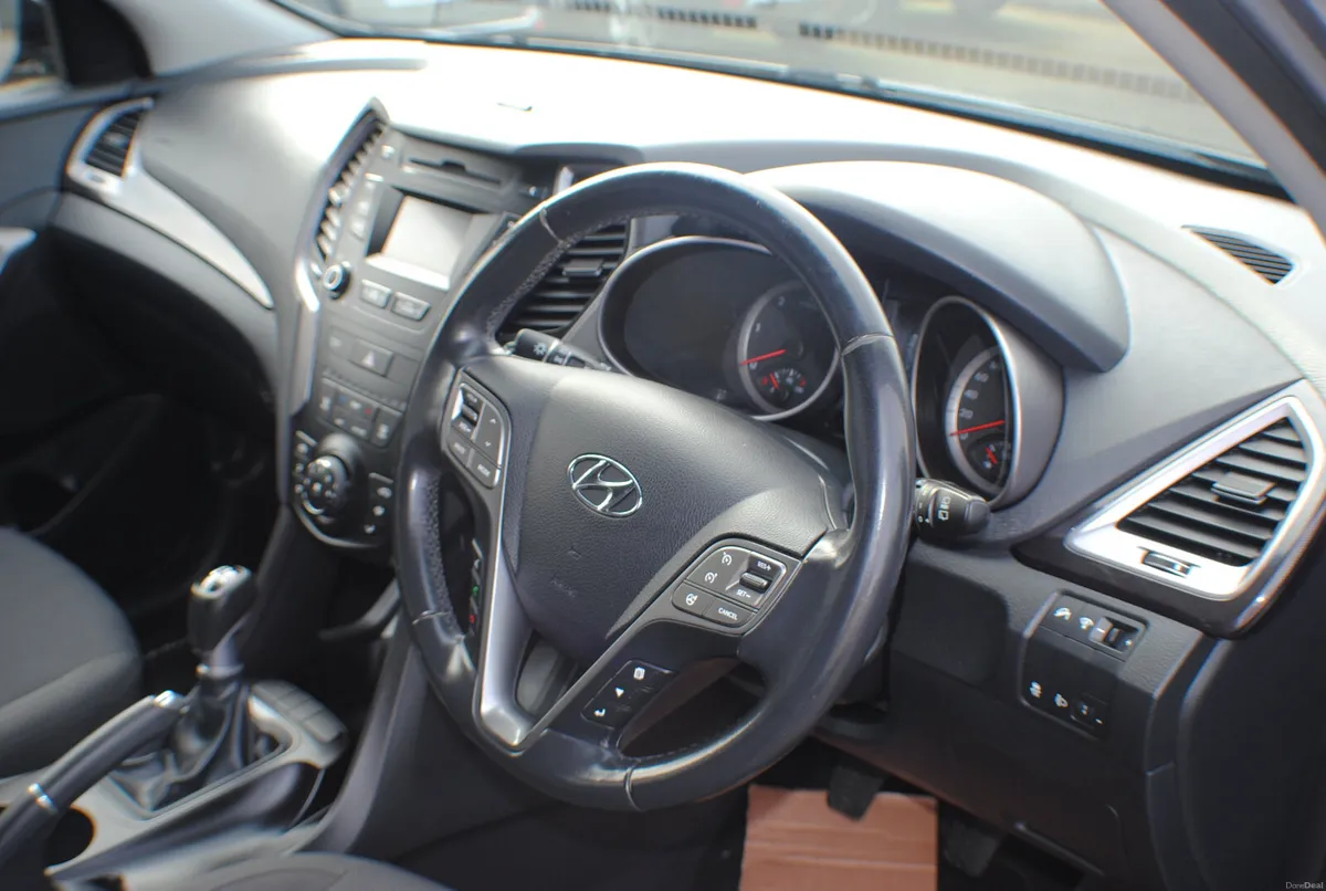 Hyundai Santa Fe 2014 2.2 CRDI 2WD 7 SEATER - Image 2