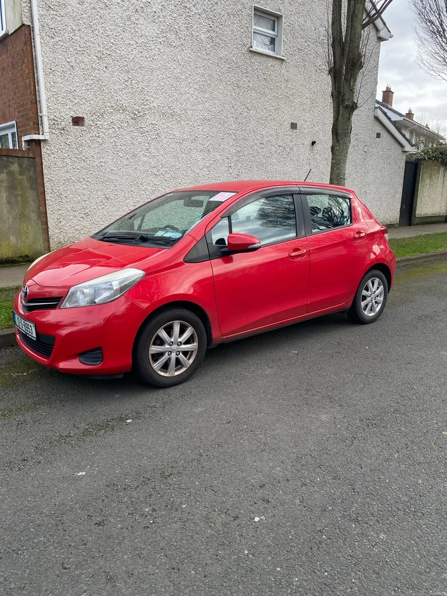 Toyota Yaris 2012 - Image 2