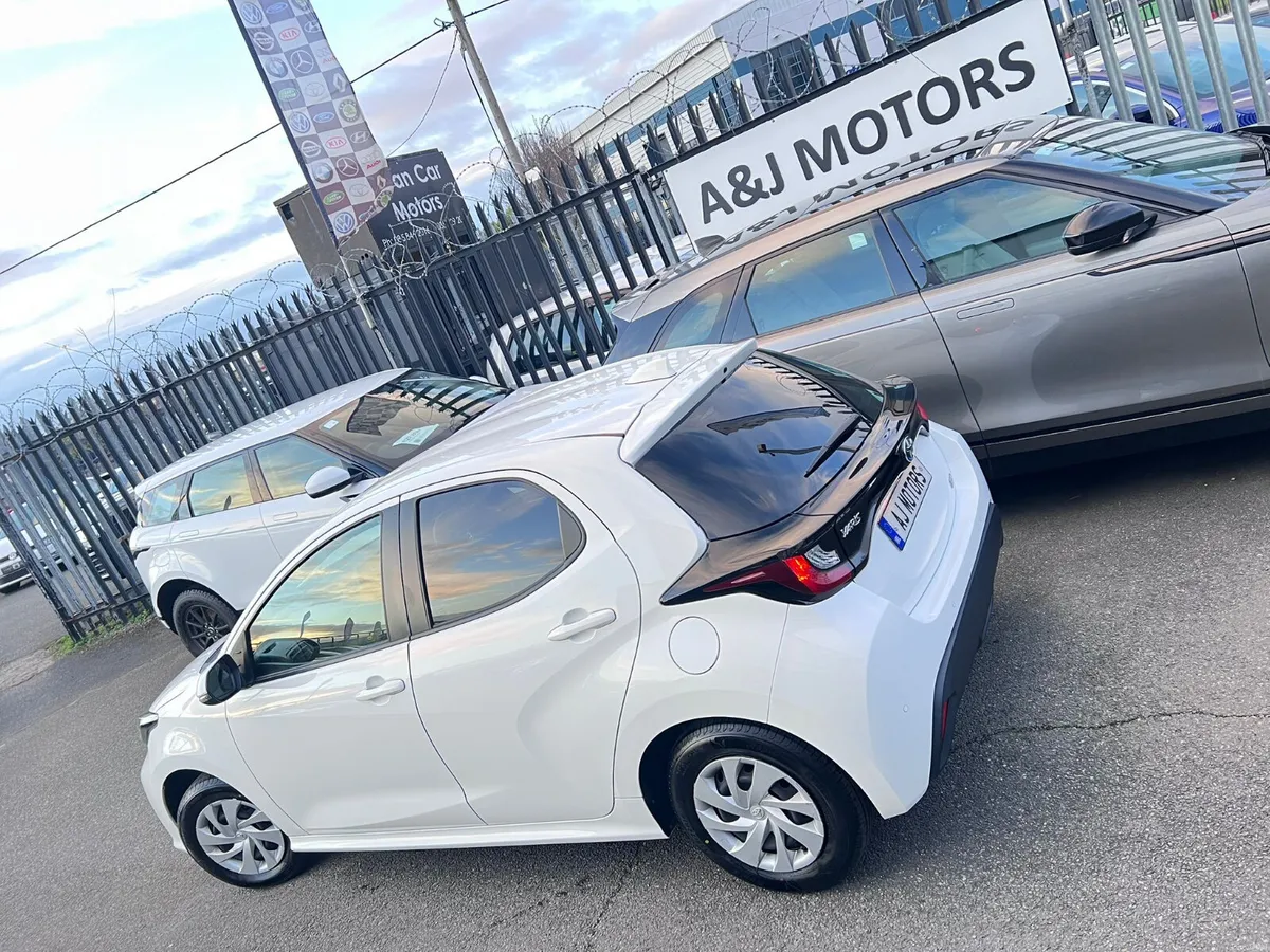 2020 TOYOTA YARIS HYBRID - Image 4