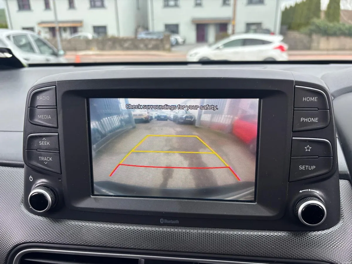 Hyundai KONA 2019  PETROL  1.0  FINANCE  ARRANGED - Image 4