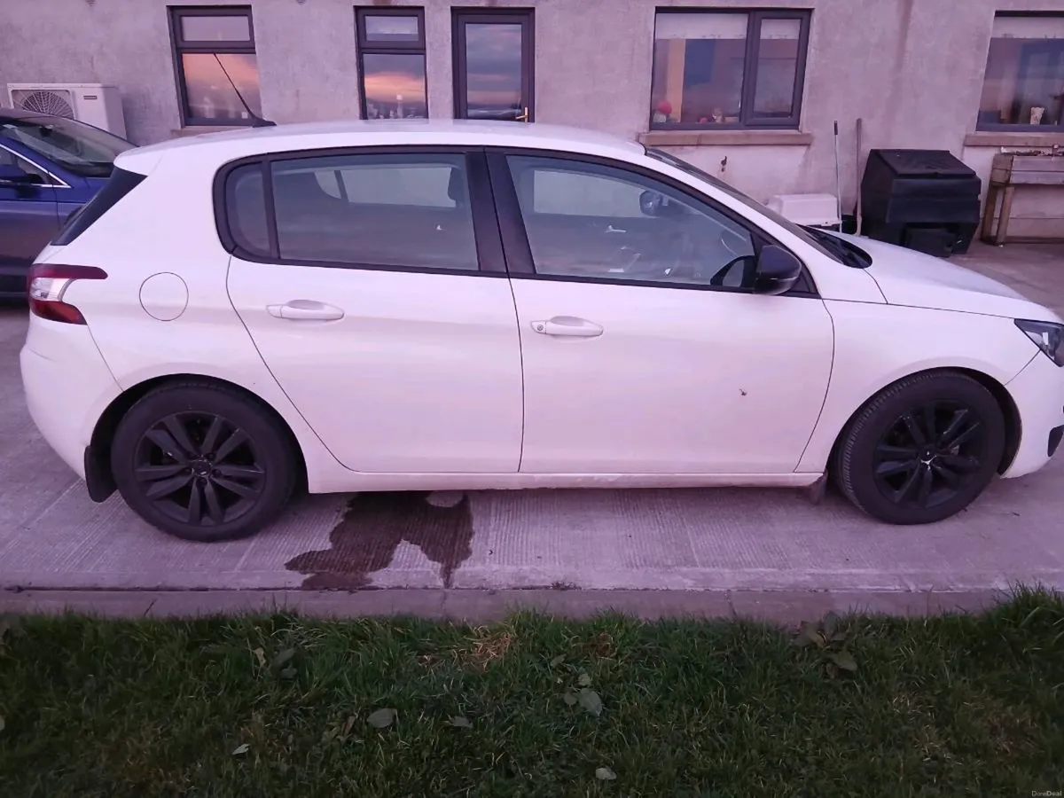 Peugeot 308 - Image 2