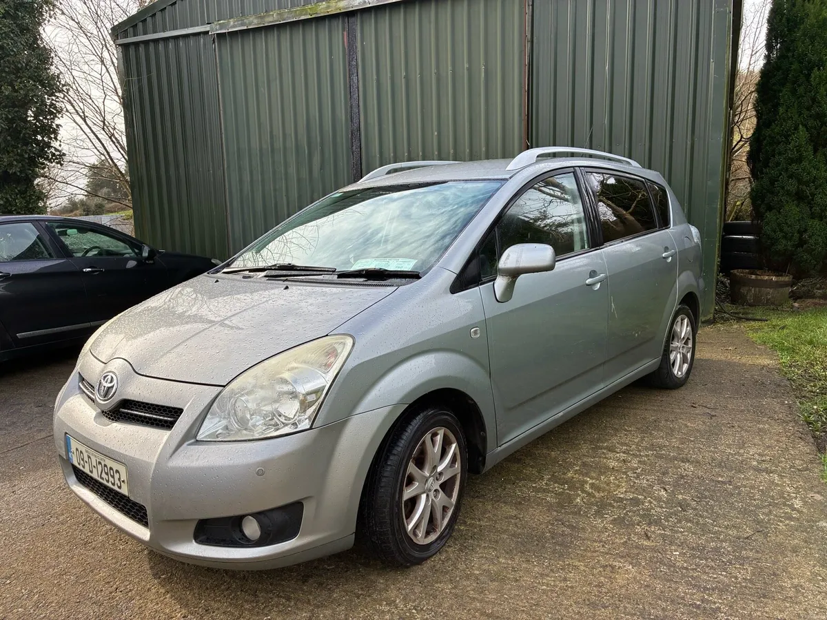 2009 Toyota verson - Image 2