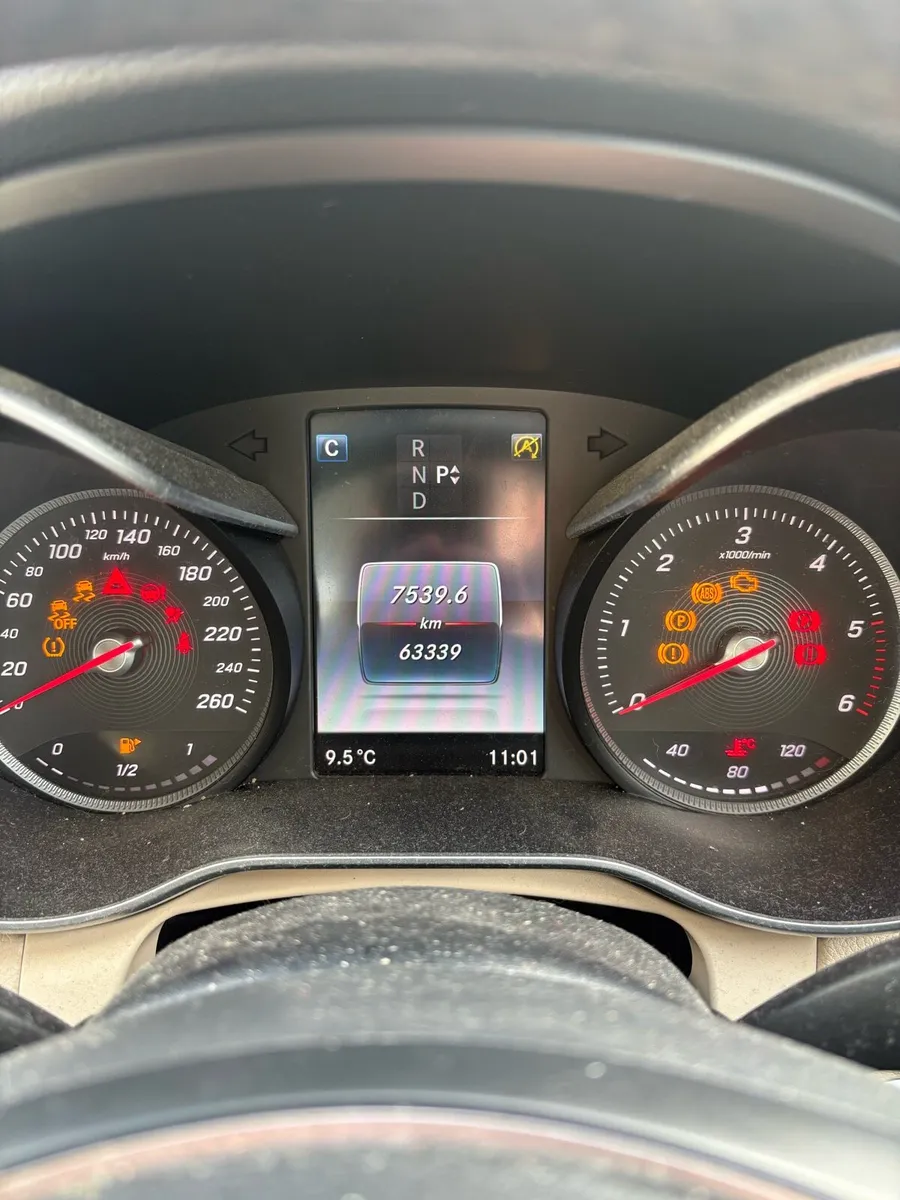 Mercedes C Class 2017 low mileage - Image 2