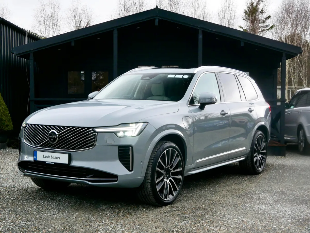 2025 Volvo XC90 T8 Ultra - Image 3