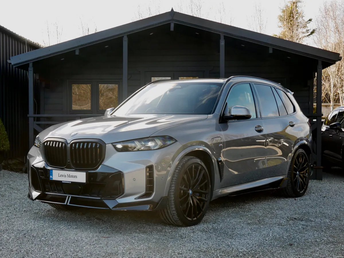 2025 BMW X5 50E M SPORT - Image 3