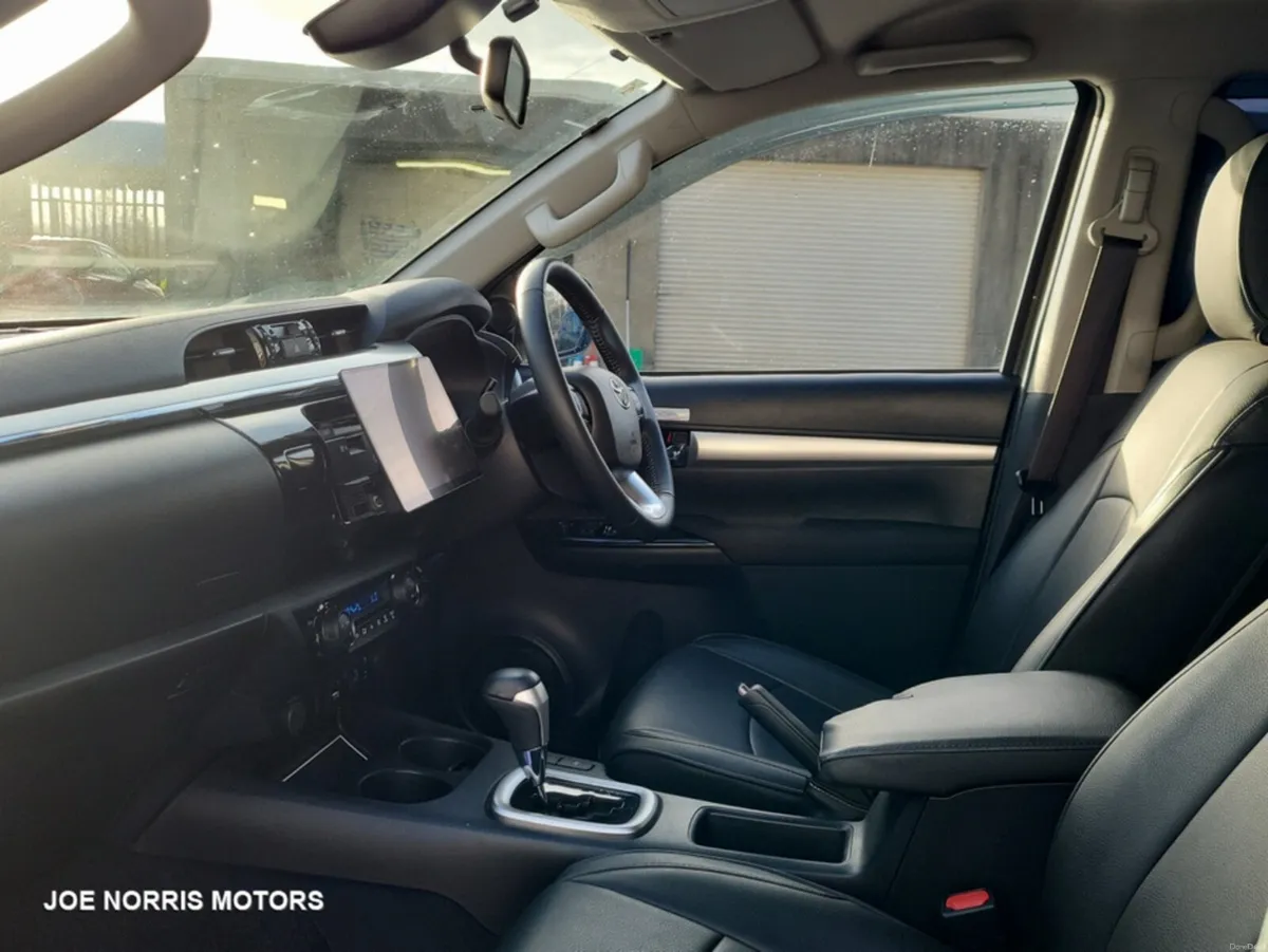 Toyota Hilux 2.4 Diesel 4WD DOUBLE CAB AUTOMATIC, - Image 2