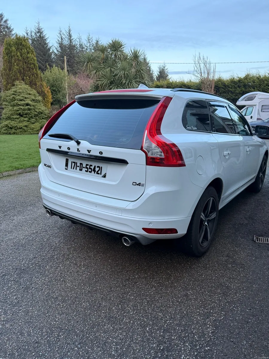 Volvo XC60 R-Design - Image 2