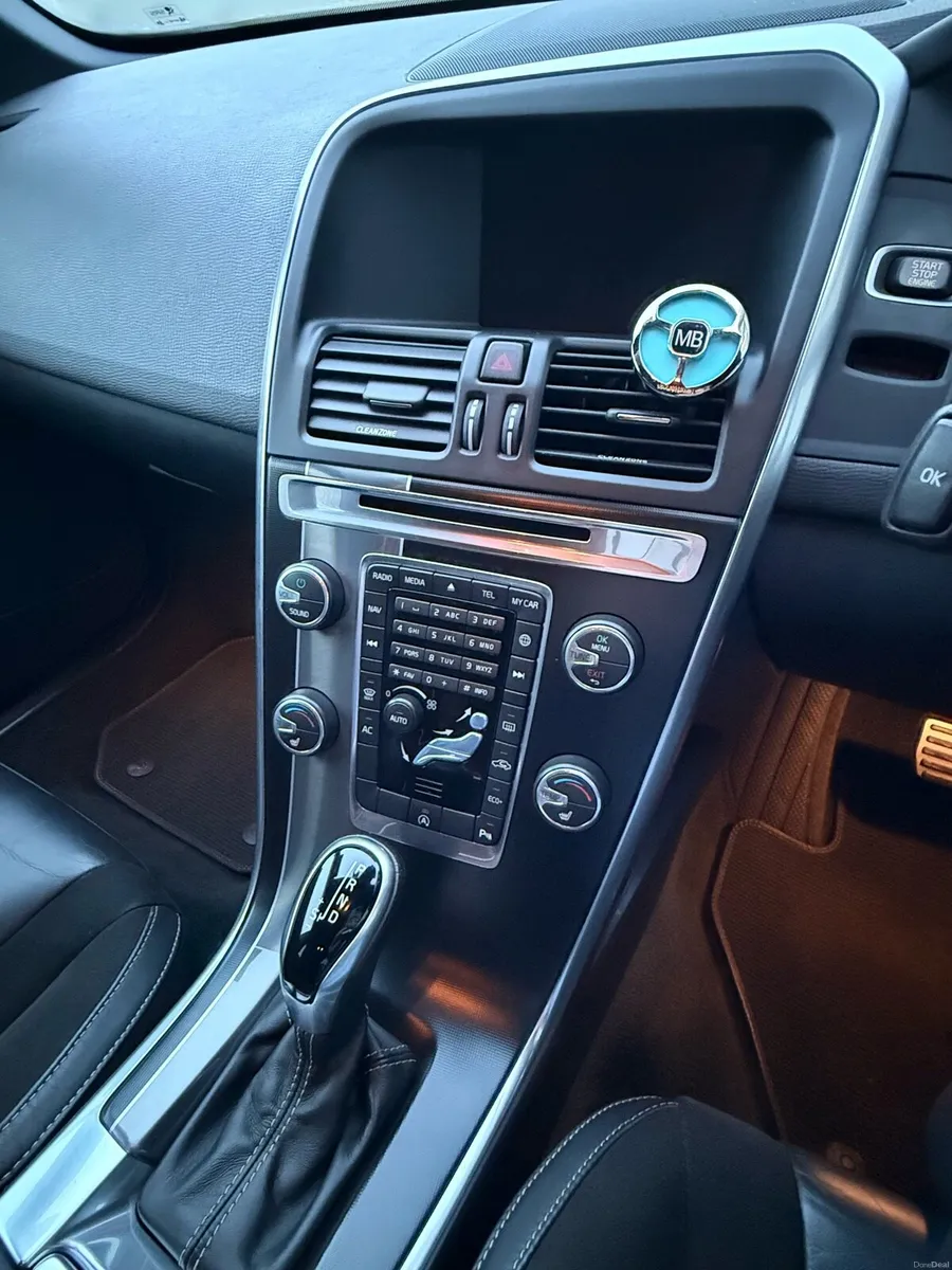 Volvo XC60 R-Design - Image 6