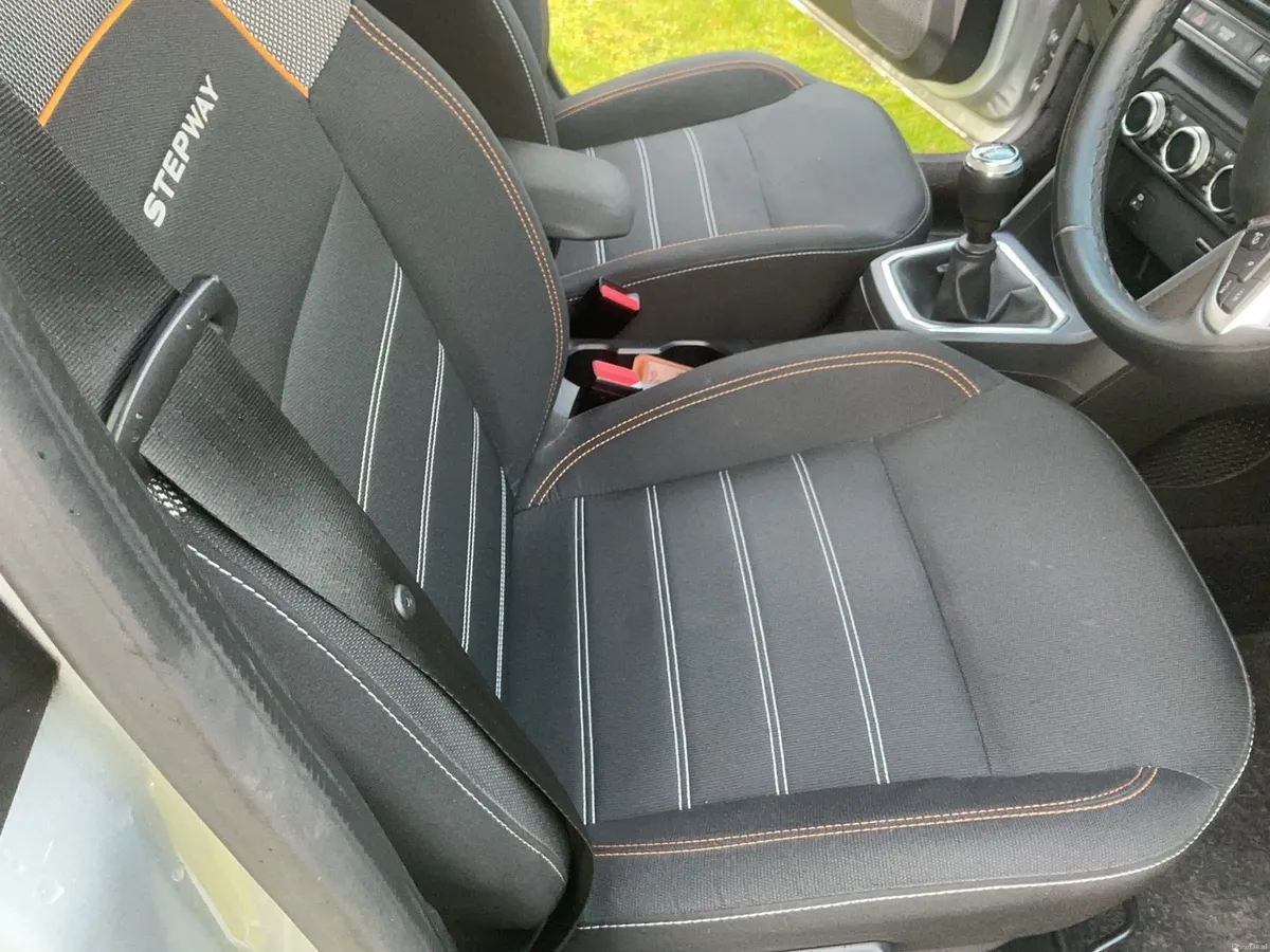 Dacia Sandero Prestige 1.0 L Turbo Petrol/LPG - Image 4