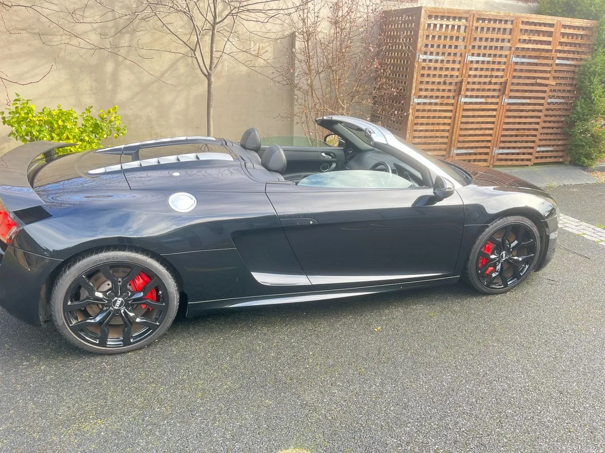 Audi R8 2012 - Image 2