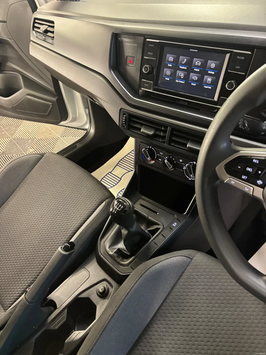 2022 221 Volkswagen Polo 1.0 MPI 80HP Manual - Image 3