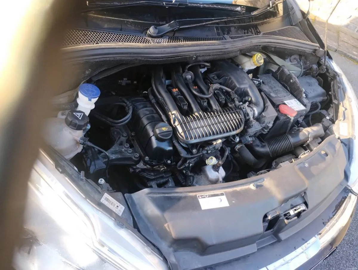 Peugeot 208 - Image 2
