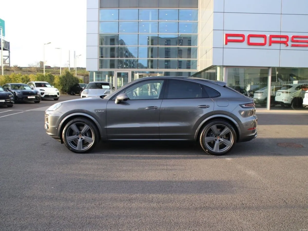 Porsche Cayenne E-Hybrid Coupe (New) - Image 3