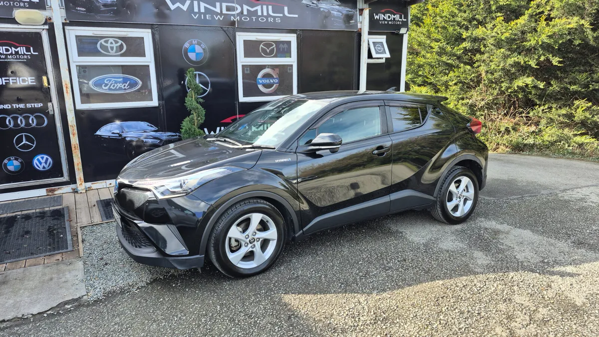 Toyota C-HR 1.8 Hybrid - Image 4