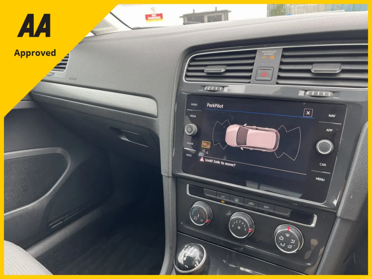 Volkswagen Golf SE NAVIGATION TDI BLUEMOTION TECHN - Image 3