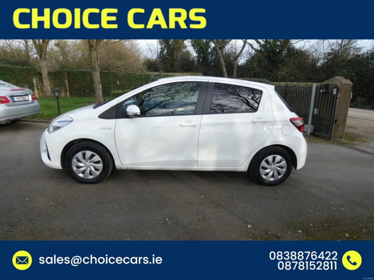 Toyota Yaris 1.5 AUTO HYBRID - Image 3
