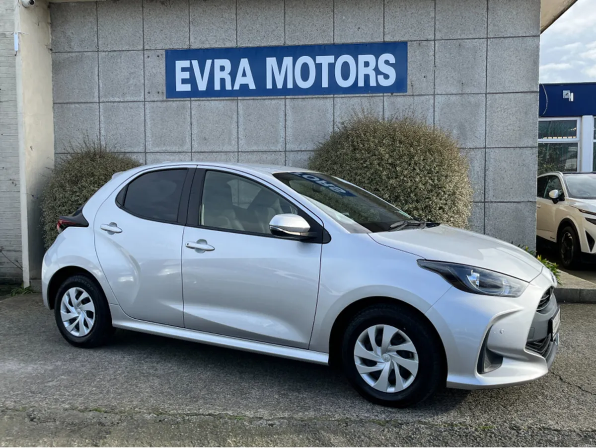 Toyota Yaris X AUTOMATIC HYBRID 1.5 PETROL //REVER - Image 3
