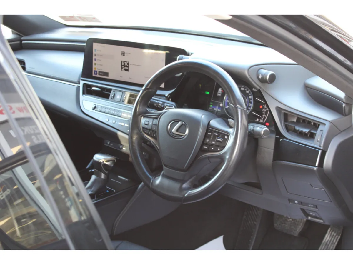 Lexus ES 300H CVT - Image 2