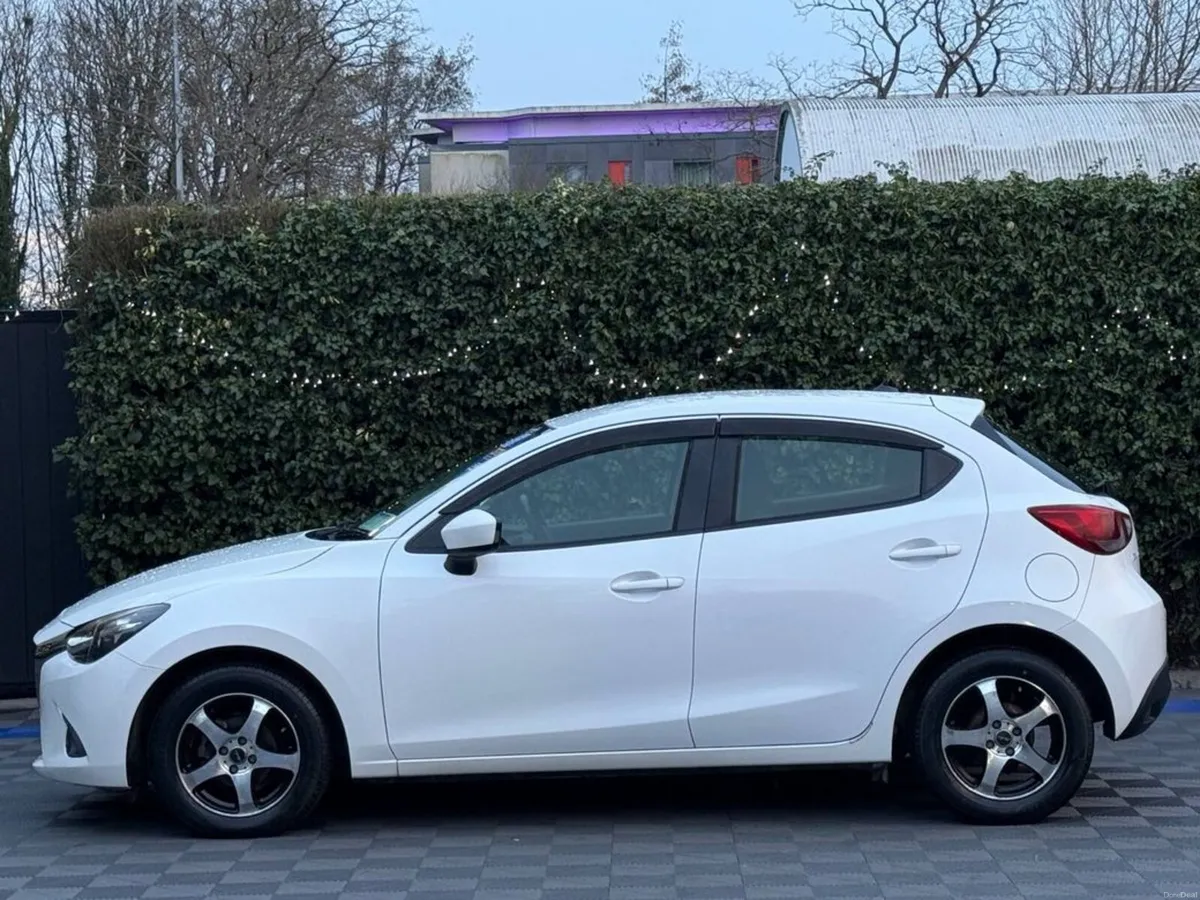 Mazda Demio 1.3 SKYACTIV // 15" DIAMOND CUT ALLOYS - Image 3