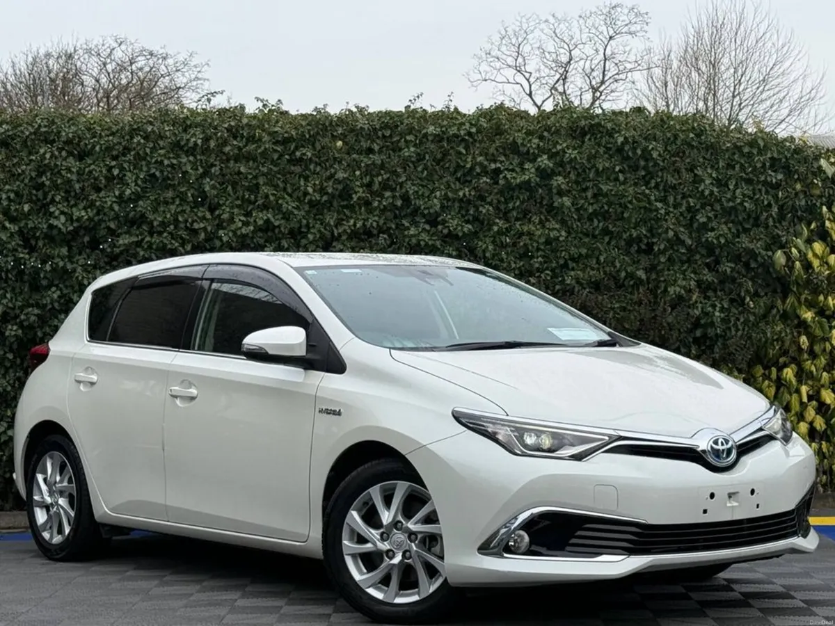 Toyota Auris 1.5 HYBRID // HALF LEATHER SEATS // B - Image 1