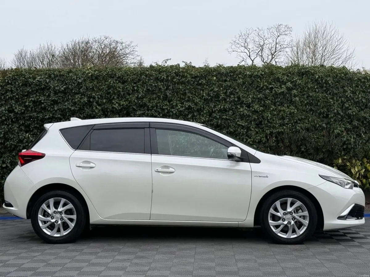 Toyota Auris 1.5 HYBRID // HALF LEATHER SEATS // B - Image 2