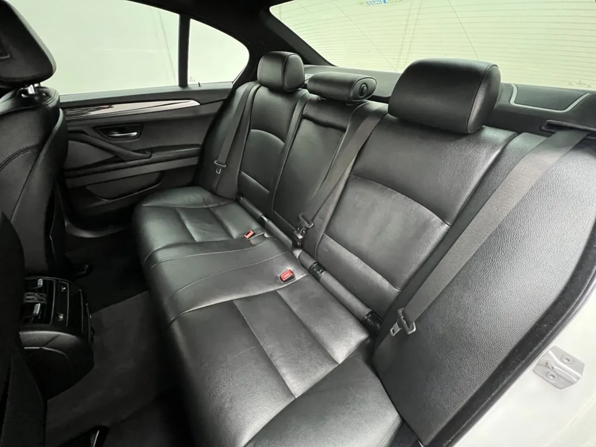 BMW 5-Series 523D xDrive M SPORTS Automatic, Rever - Image 4