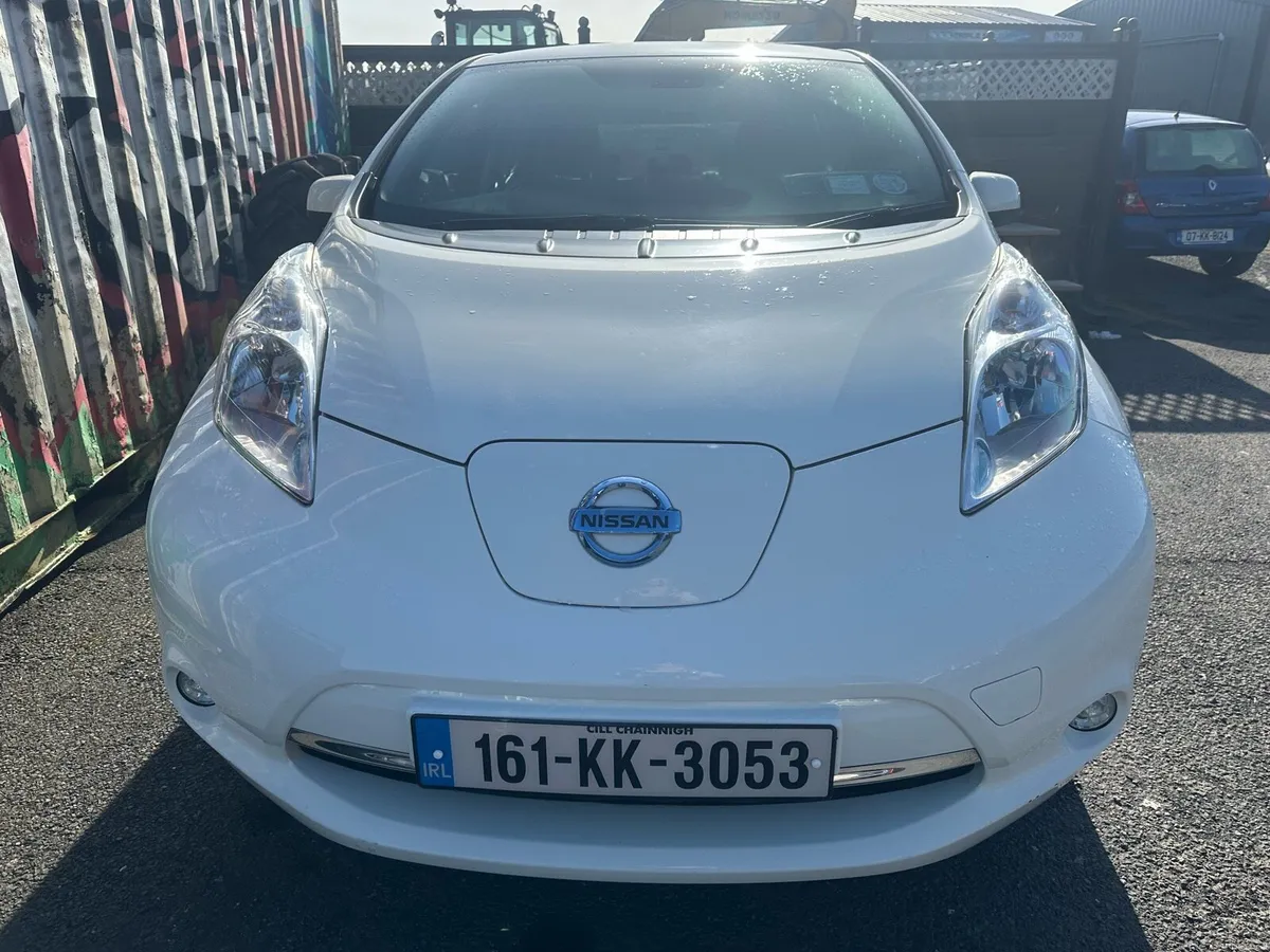 2016 Nissan Leaf low kms like new - Image 4