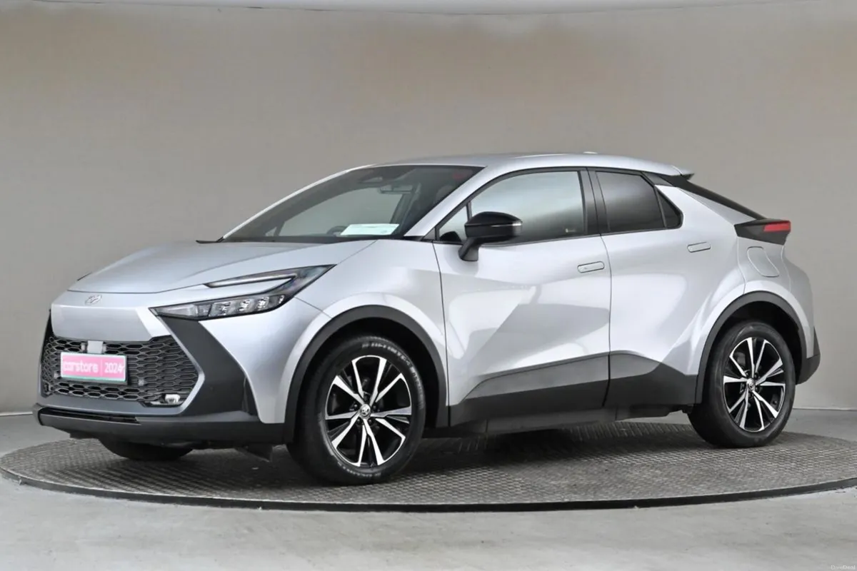 Toyota C-HR 2.0 DESIGN PHEV **SAT NAV**REVERSE CAM - Image 4