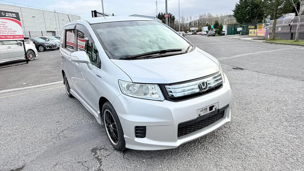 Honda Freed spike 2013 Hybrid - Image 1