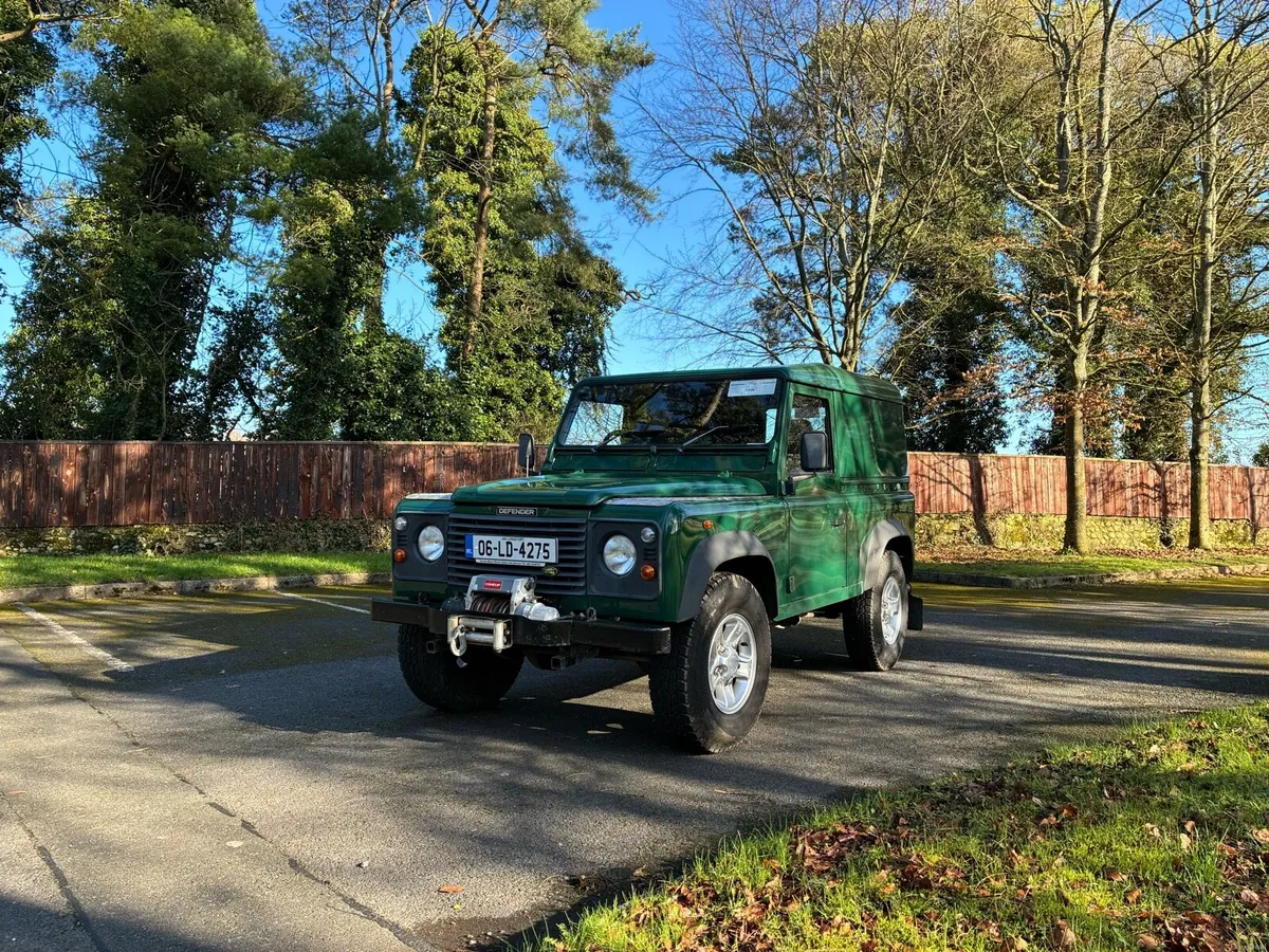 Land Rover Defender 90 - Image 1