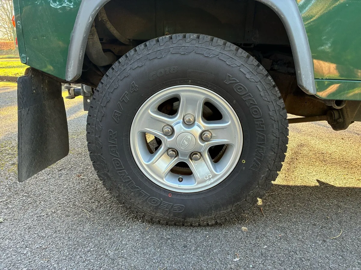 Land Rover Defender 90 - Image 4