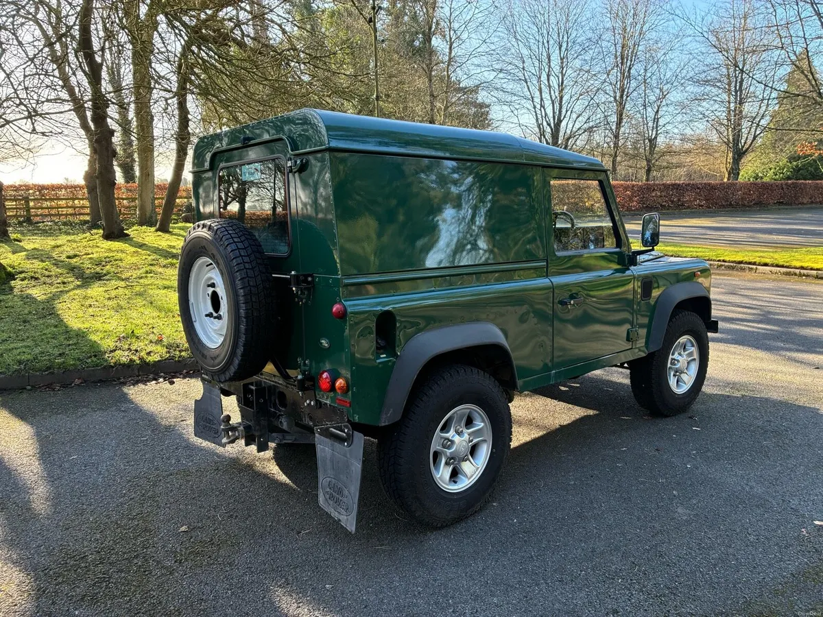 Land Rover Defender 90 - Image 6