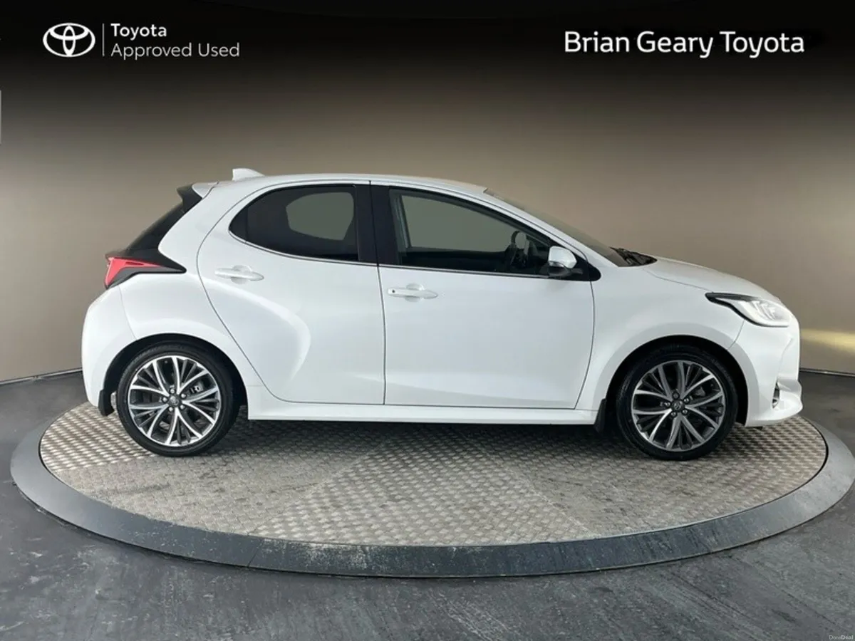 Toyota Yaris PLATINUM HYBRID *TOP SPEC* - Image 3