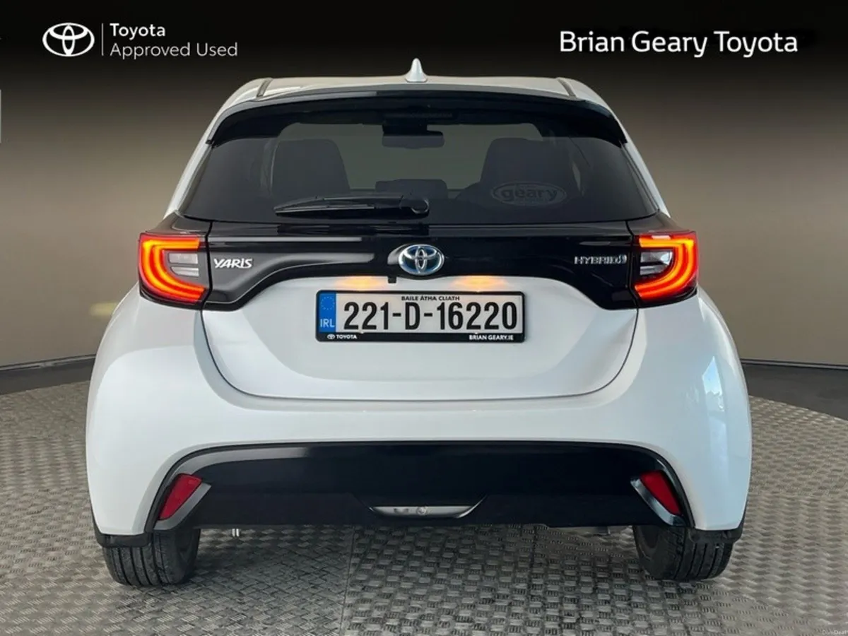 Toyota Yaris PLATINUM HYBRID *TOP SPEC* - Image 4