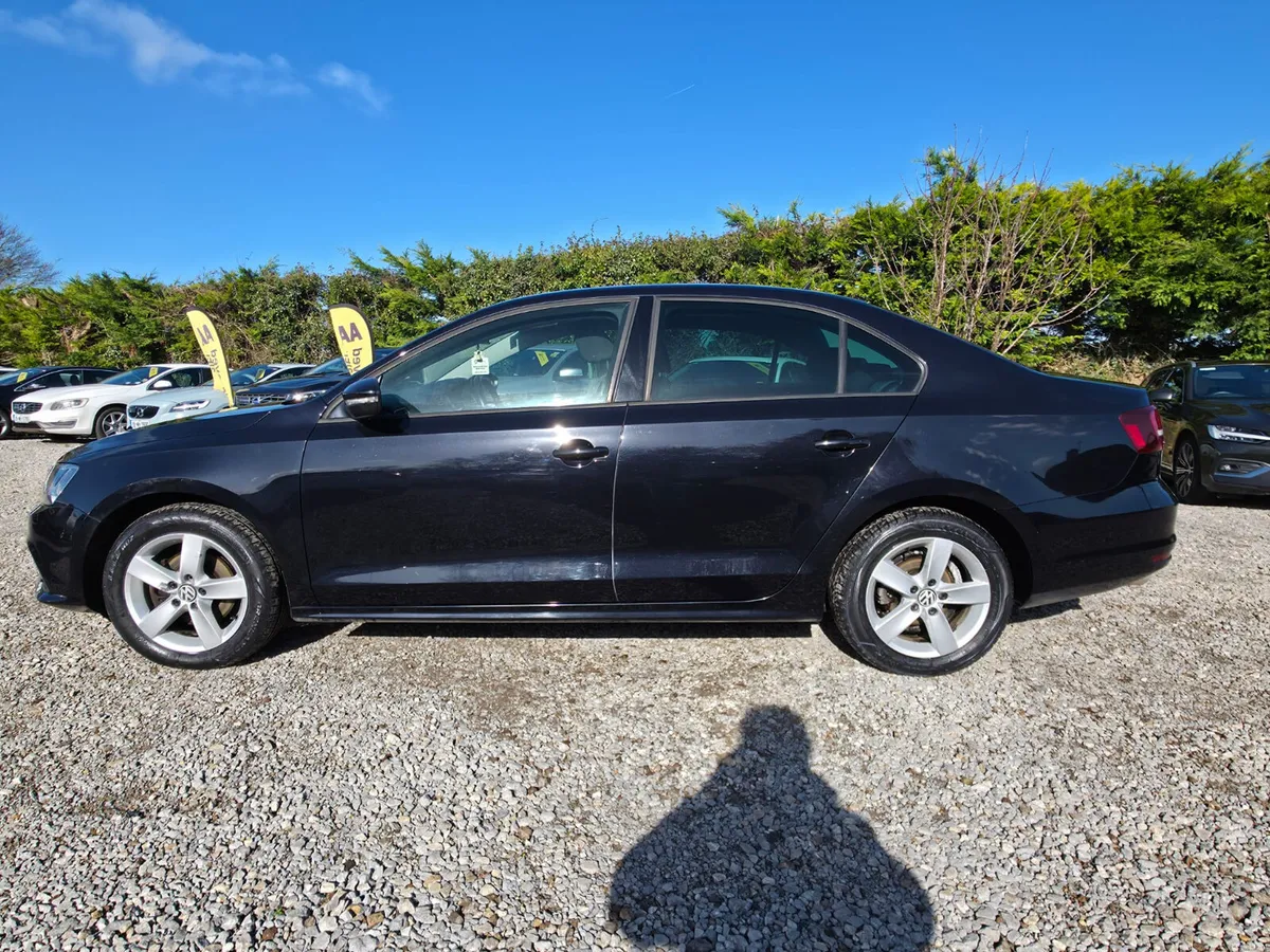 Volkswagen Jetta 2018 - Image 2