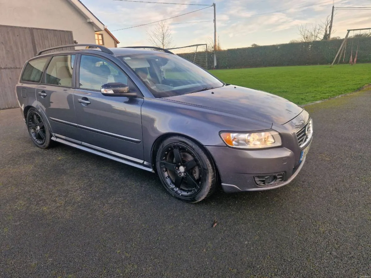 Volvo v50 - Image 2