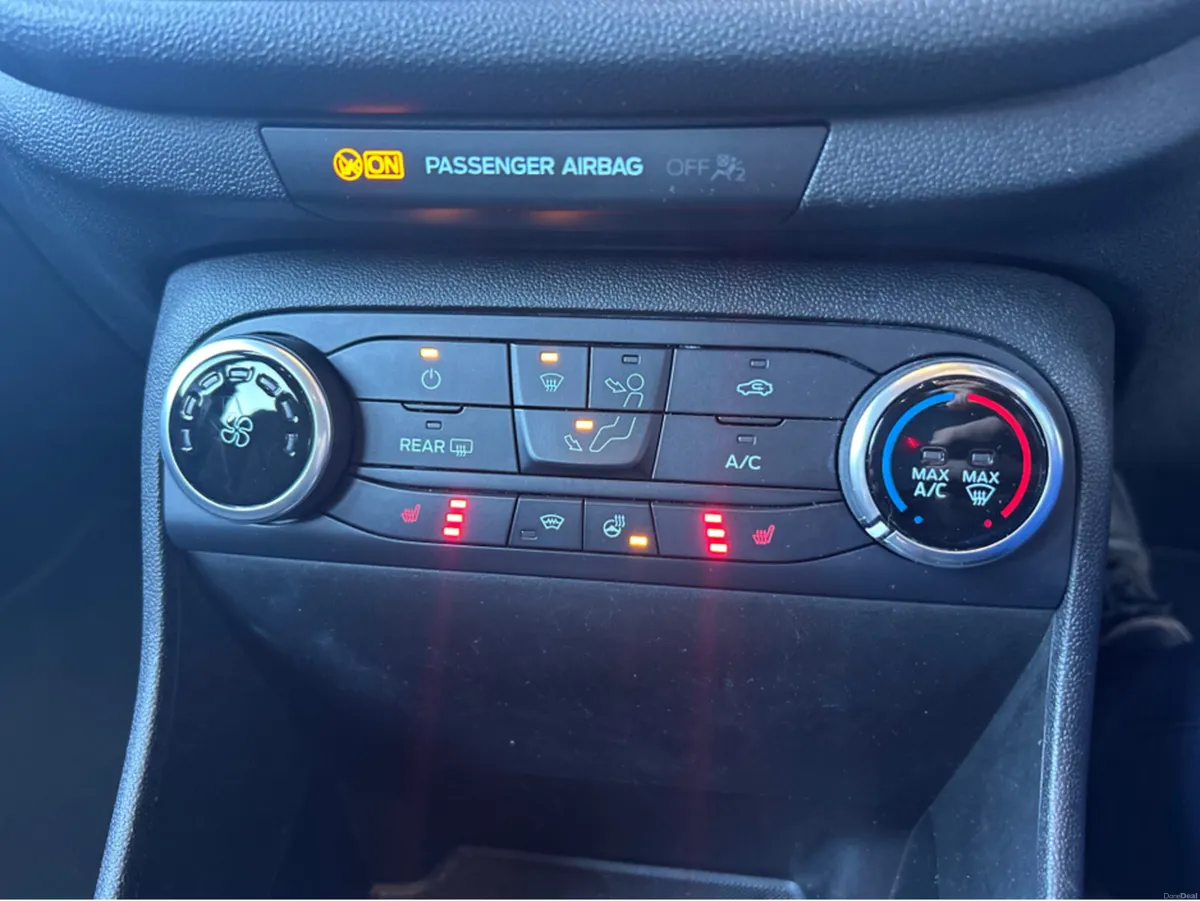 Ford Fiesta TITANIUM 1.10 85PS 5SPEED 4DR - Image 2